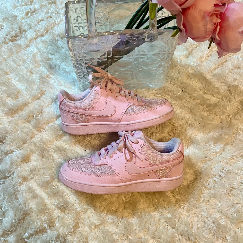 NIKE Pink Lace Shoes